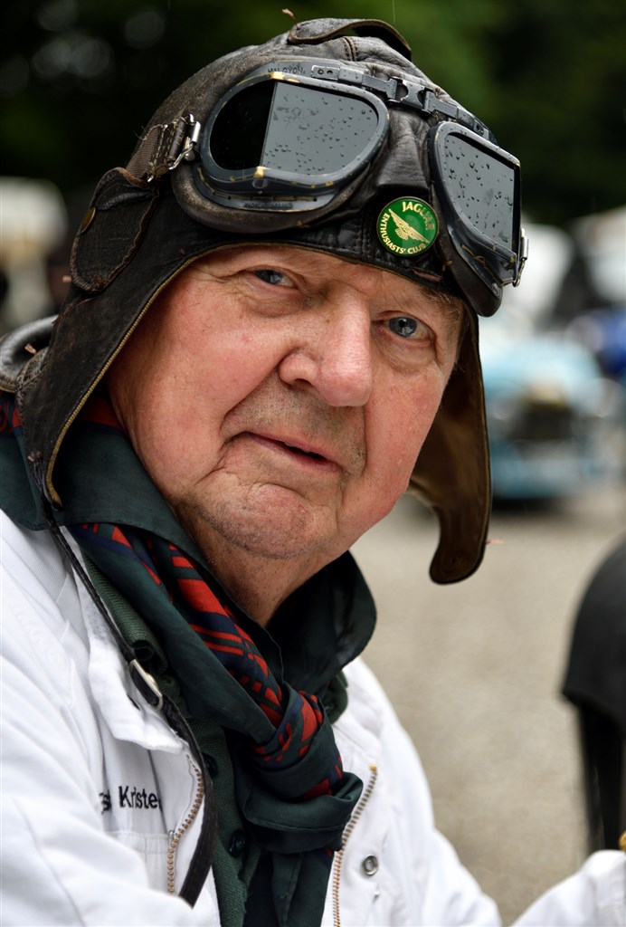 Munkebjerg Hillclimbs grand old man Ernest Kristensen kommer vanen tro til start i sin SS 100 fra 1935.
(Foto: Intercom, Michael Eisenberg)